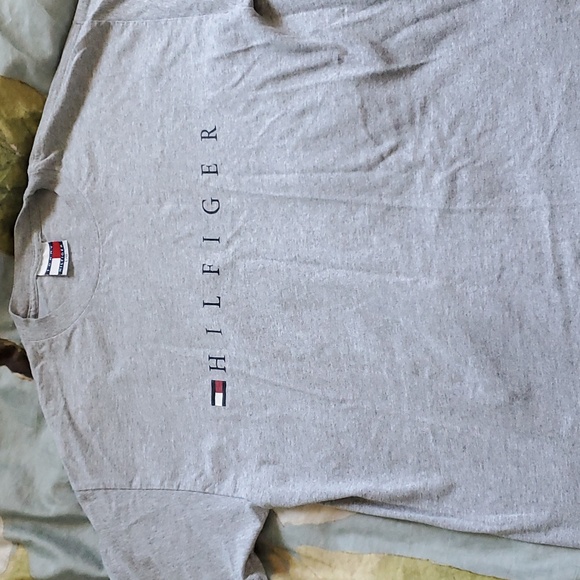 Tommy Hilfiger Basic Tshirt - Picture 1 of 5